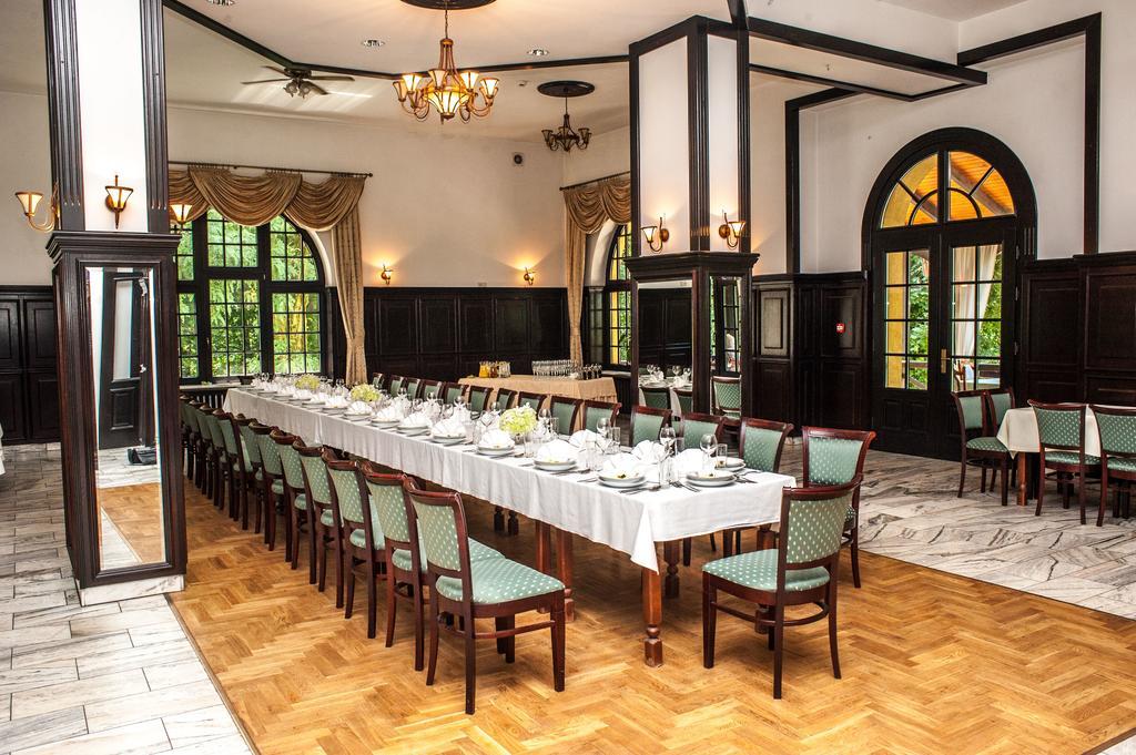 Hotel Maria Strzelin Dış mekan fotoğraf