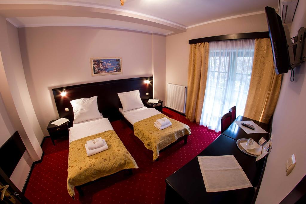Hotel Maria Strzelin Dış mekan fotoğraf