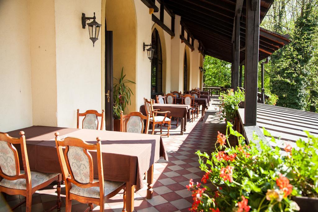 Hotel Maria Strzelin Dış mekan fotoğraf