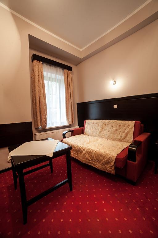 Hotel Maria Strzelin Dış mekan fotoğraf