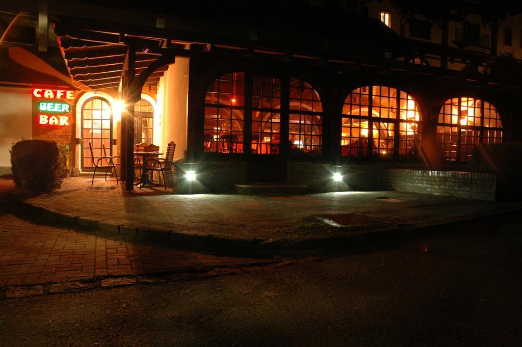 Hotel Maria Strzelin Dış mekan fotoğraf
